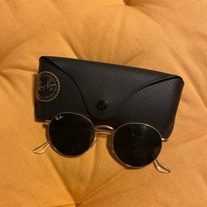 Ray-Ban sunglasses round